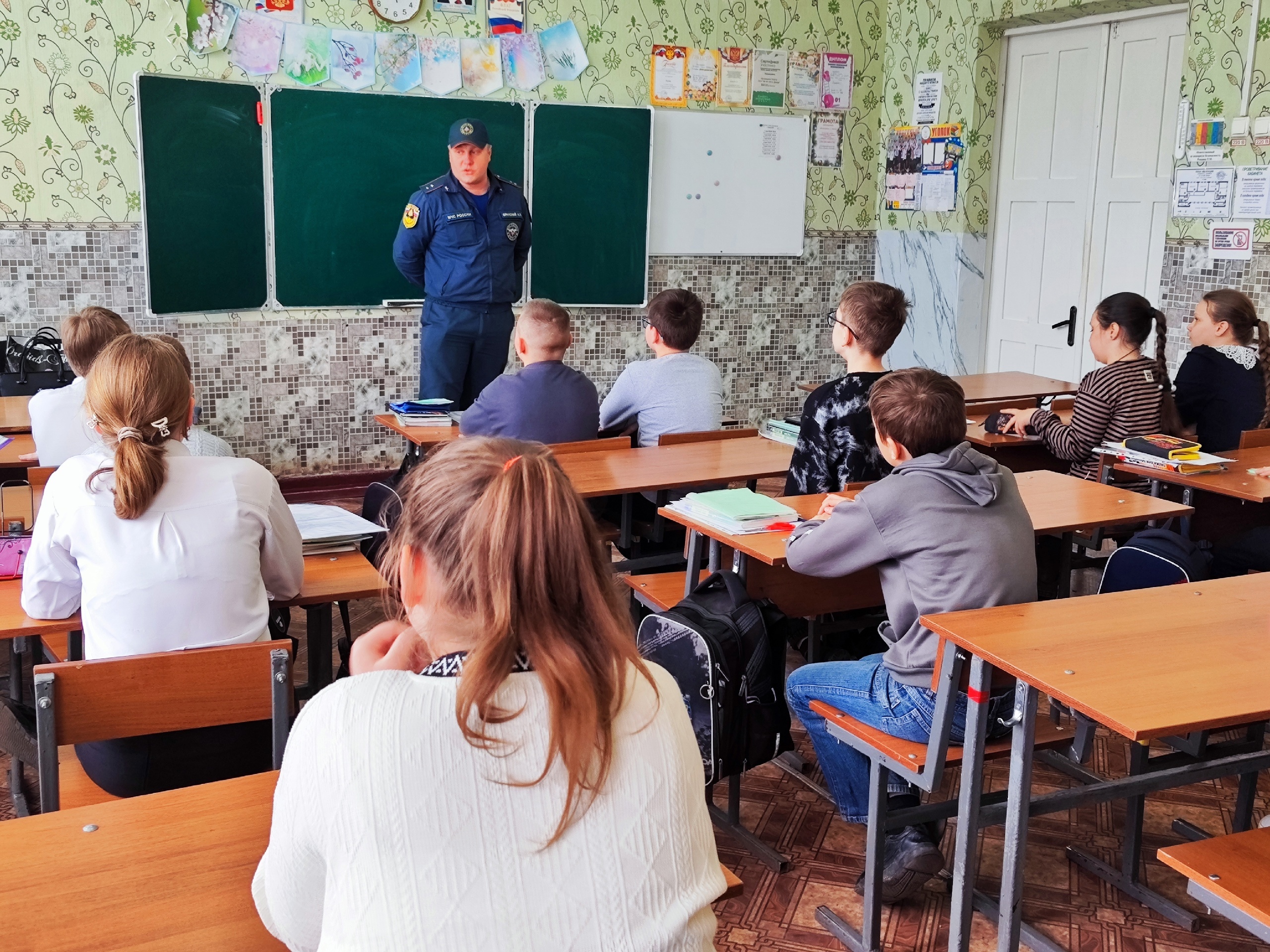 Беседа с сотрудниками МЧС.