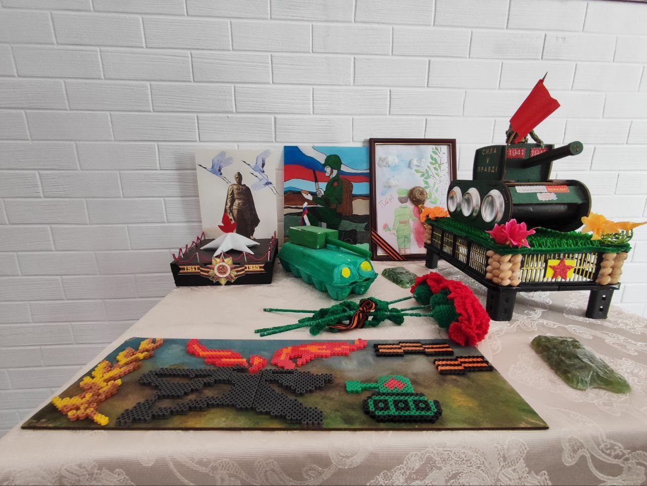 Выставка тематических поделок.